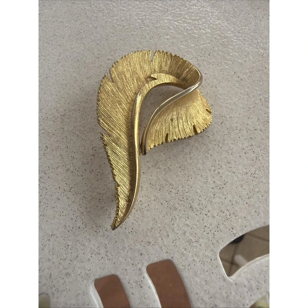 Gold Tone Sara Coventry Vintage Brooch